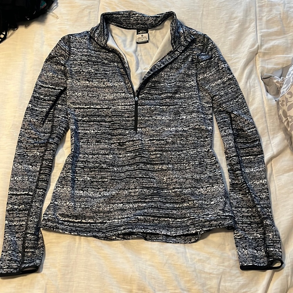 Nike pro back and white half zip! Medium. Great condition!!